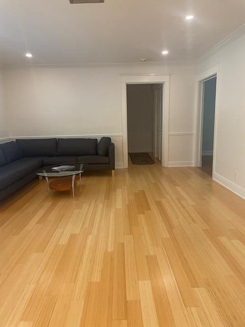 合同活跃: $5,750 (3 贝兹, 2 浴室, 2085 平方英尺)