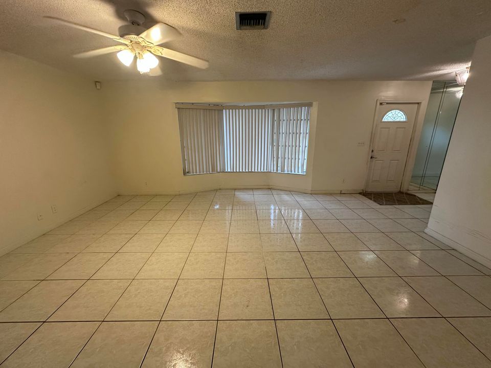 En Venta: $499,900 (3 camas, 2 baños, 1768 Pies cuadrados)