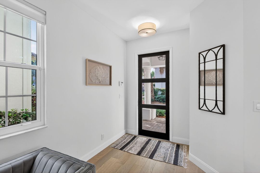 En Venta: $998,000 (3 camas, 2 baños, 2027 Pies cuadrados)