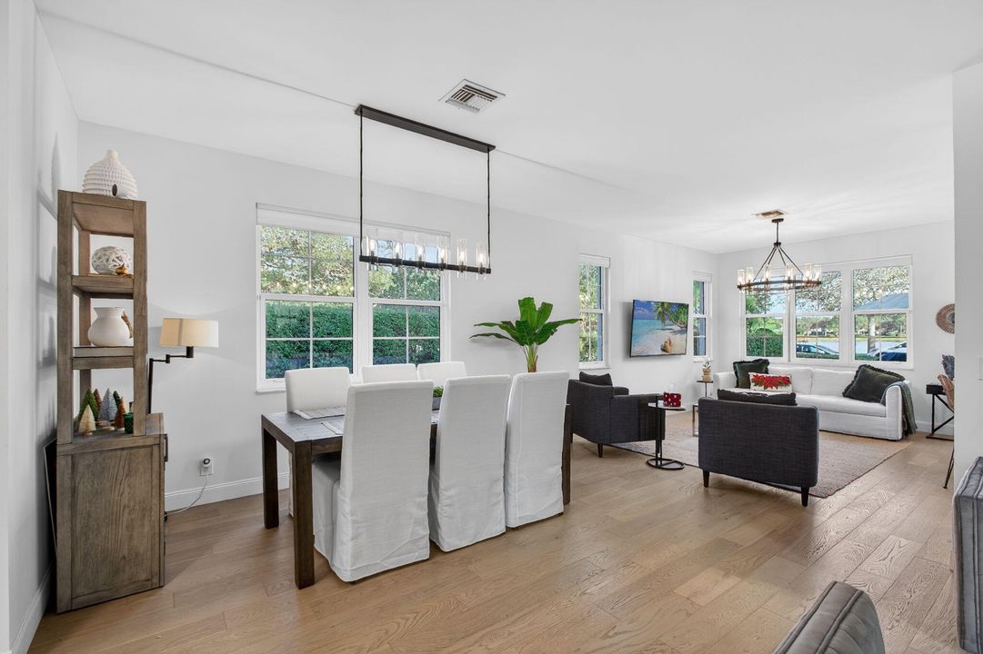 En Venta: $998,000 (3 camas, 2 baños, 2027 Pies cuadrados)