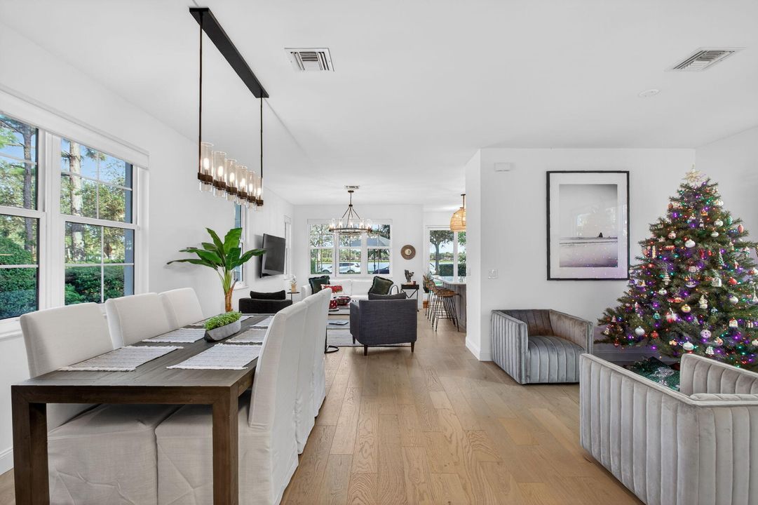 En Venta: $998,000 (3 camas, 2 baños, 2027 Pies cuadrados)