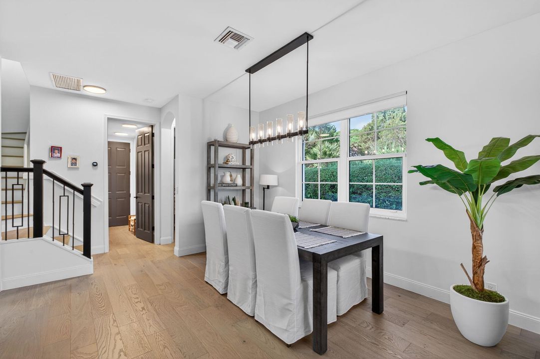 En Venta: $998,000 (3 camas, 2 baños, 2027 Pies cuadrados)