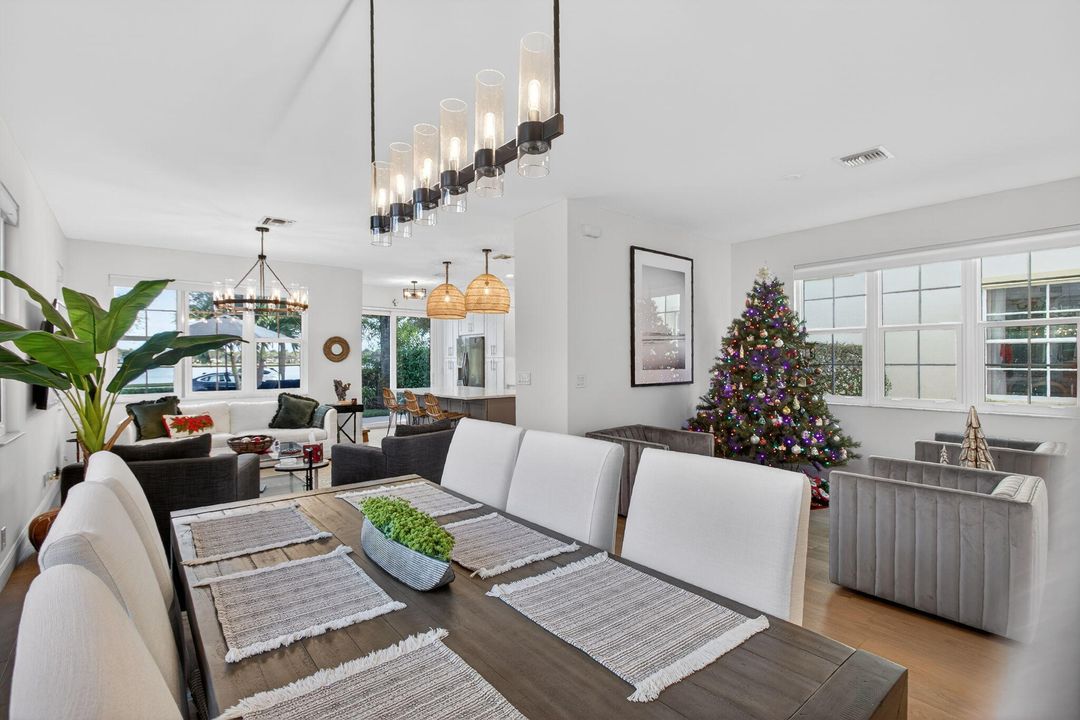 En Venta: $998,000 (3 camas, 2 baños, 2027 Pies cuadrados)