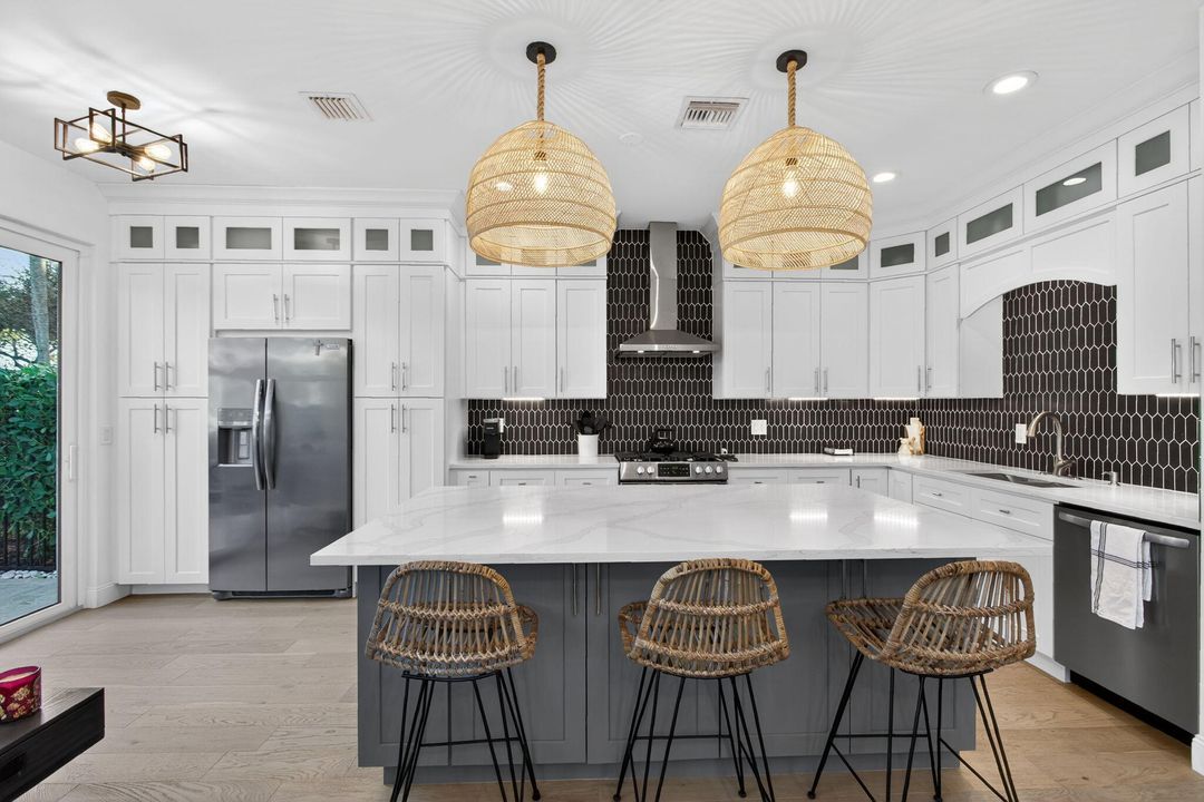 En Venta: $998,000 (3 camas, 2 baños, 2027 Pies cuadrados)