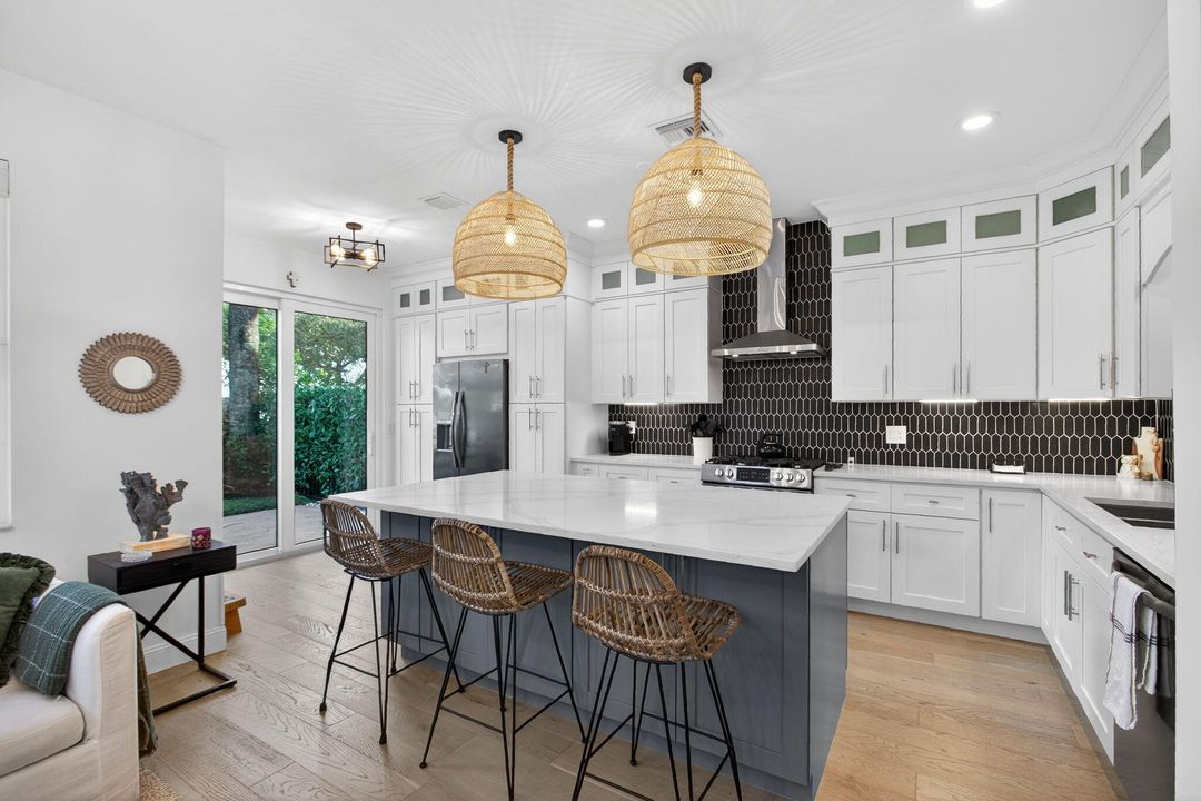 En Venta: $998,000 (3 camas, 2 baños, 2027 Pies cuadrados)