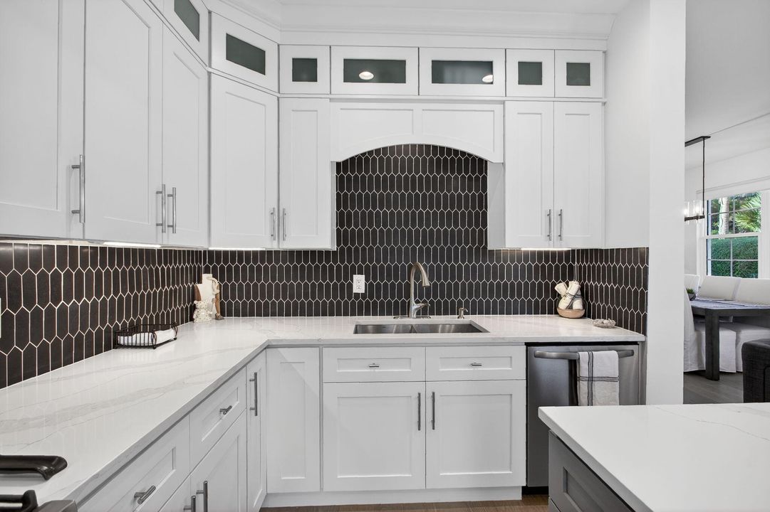 En Venta: $998,000 (3 camas, 2 baños, 2027 Pies cuadrados)