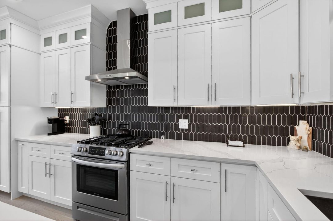 En Venta: $998,000 (3 camas, 2 baños, 2027 Pies cuadrados)