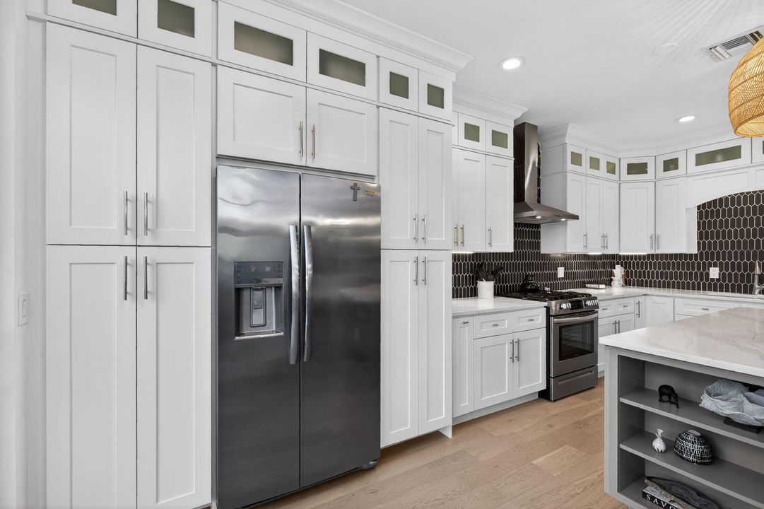 En Venta: $998,000 (3 camas, 2 baños, 2027 Pies cuadrados)