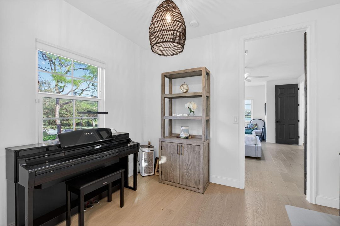 En Venta: $998,000 (3 camas, 2 baños, 2027 Pies cuadrados)