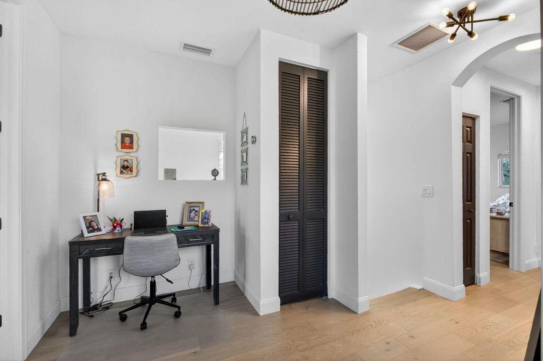 En Venta: $998,000 (3 camas, 2 baños, 2027 Pies cuadrados)