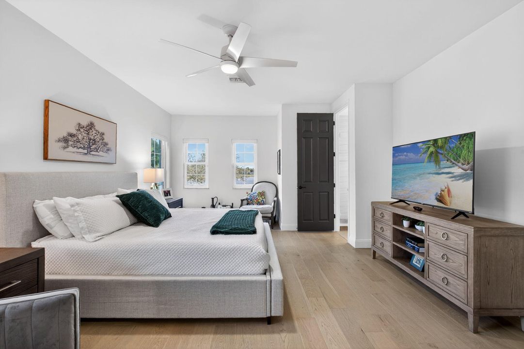 En Venta: $998,000 (3 camas, 2 baños, 2027 Pies cuadrados)