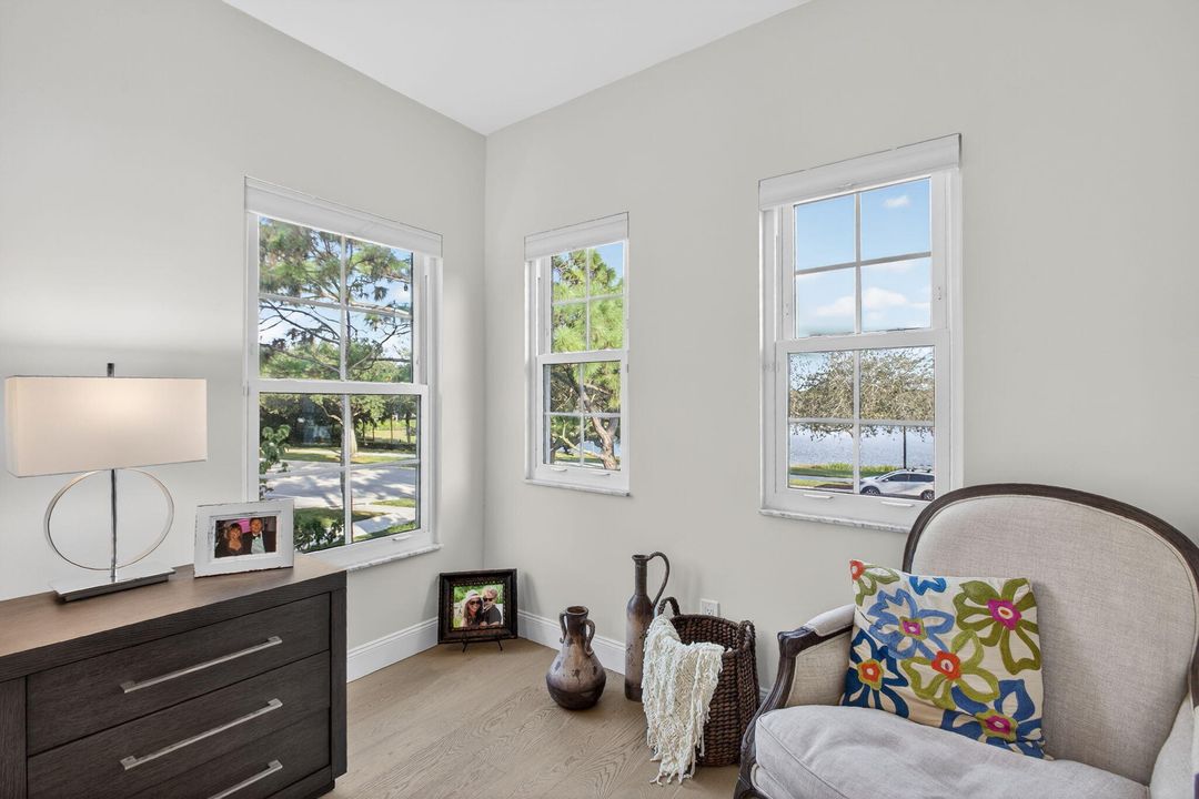 En Venta: $998,000 (3 camas, 2 baños, 2027 Pies cuadrados)