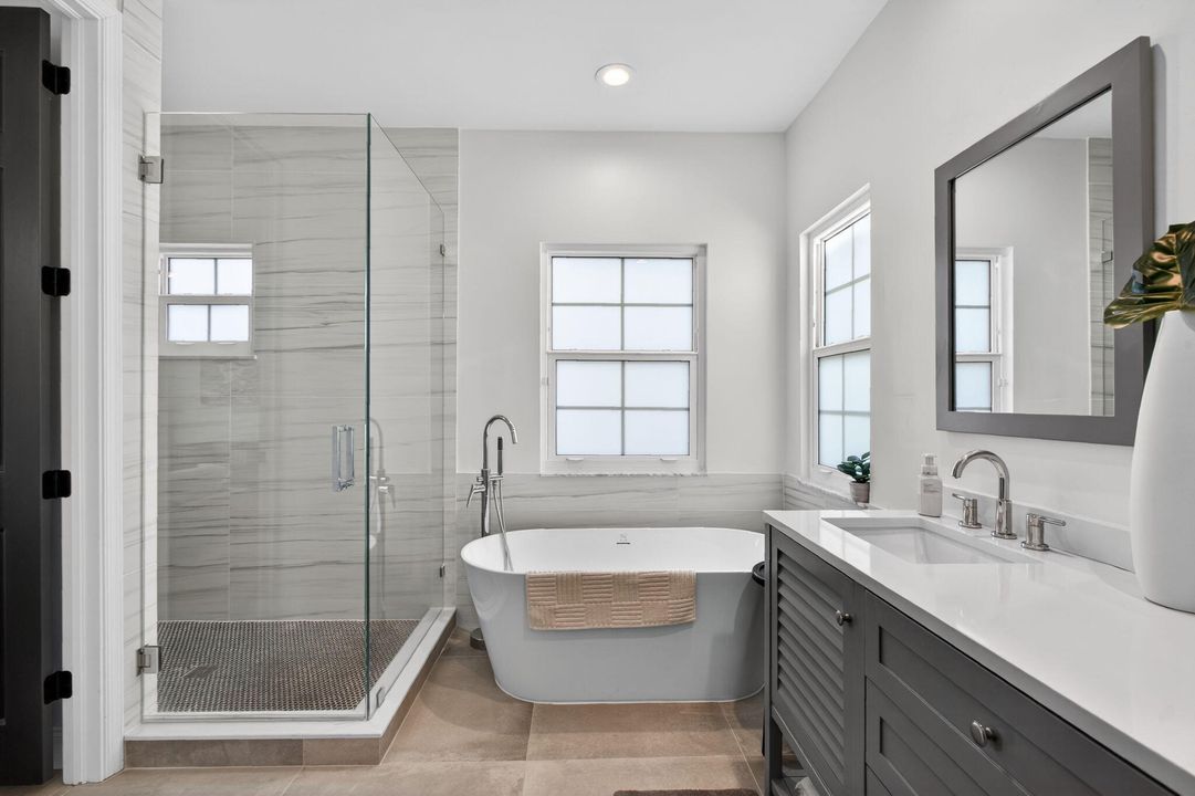 En Venta: $998,000 (3 camas, 2 baños, 2027 Pies cuadrados)