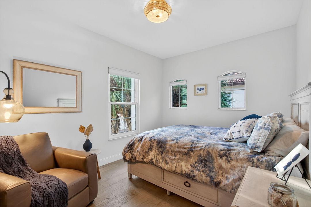 En Venta: $998,000 (3 camas, 2 baños, 2027 Pies cuadrados)