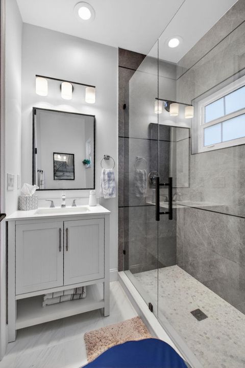 En Venta: $998,000 (3 camas, 2 baños, 2027 Pies cuadrados)