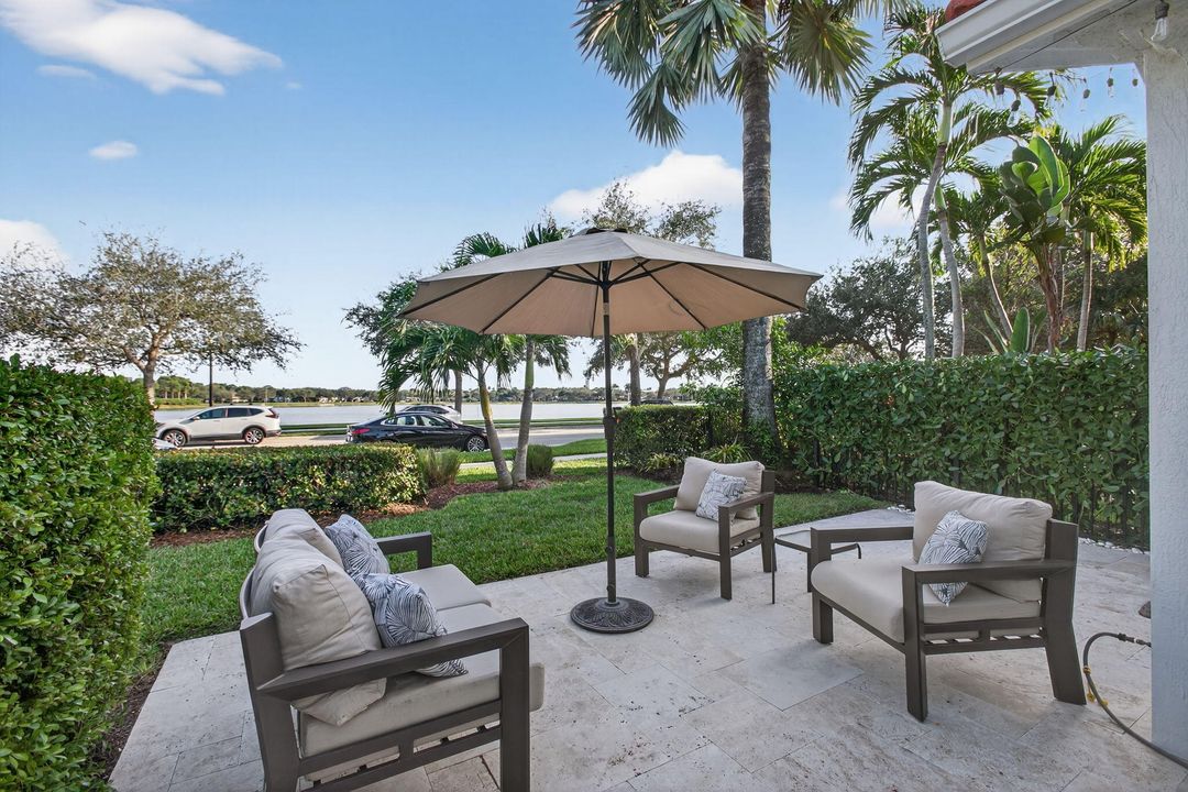 En Venta: $998,000 (3 camas, 2 baños, 2027 Pies cuadrados)