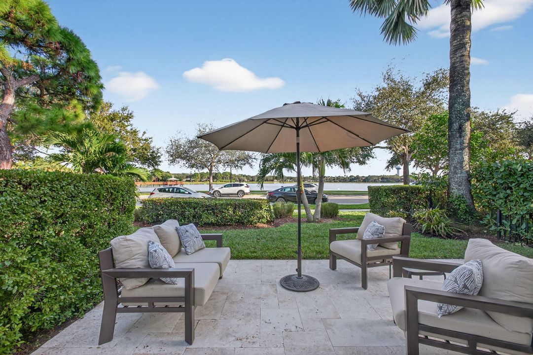 En Venta: $998,000 (3 camas, 2 baños, 2027 Pies cuadrados)