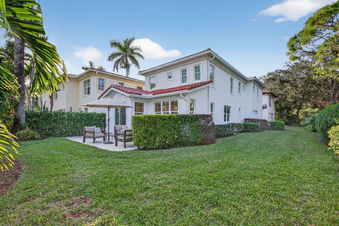 En Venta: $998,000 (3 camas, 2 baños, 2027 Pies cuadrados)