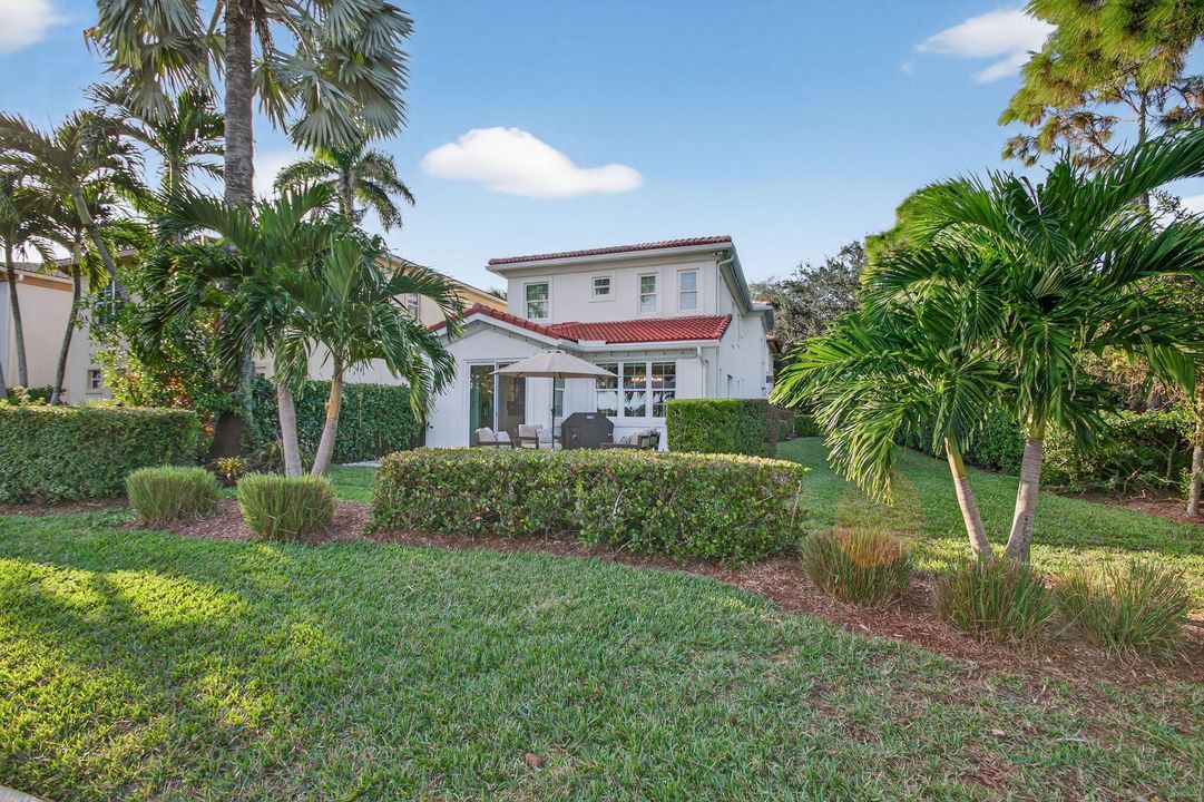 En Venta: $998,000 (3 camas, 2 baños, 2027 Pies cuadrados)