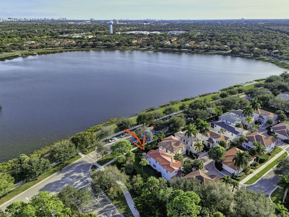 En Venta: $998,000 (3 camas, 2 baños, 2027 Pies cuadrados)