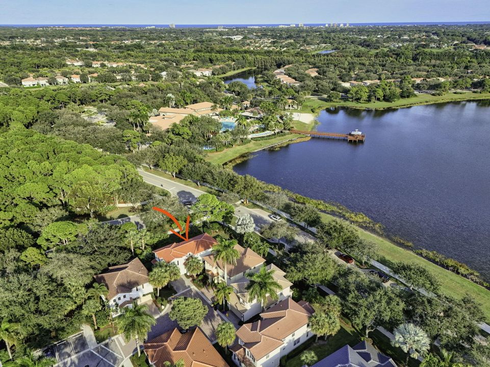 En Venta: $998,000 (3 camas, 2 baños, 2027 Pies cuadrados)