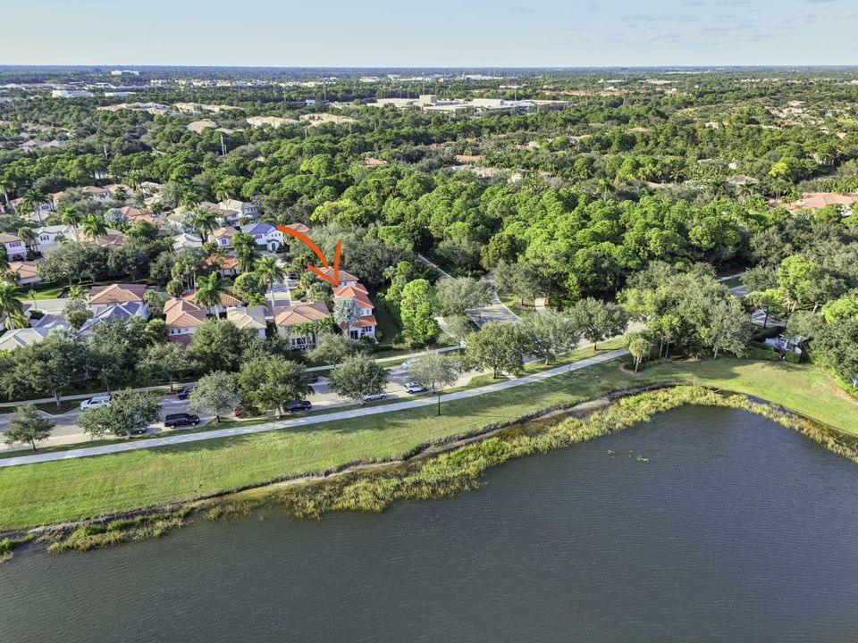 En Venta: $998,000 (3 camas, 2 baños, 2027 Pies cuadrados)