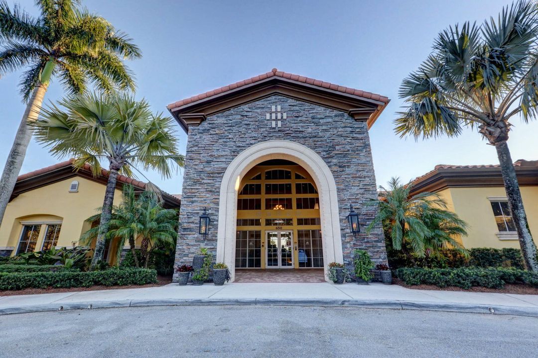 En Venta: $998,000 (3 camas, 2 baños, 2027 Pies cuadrados)