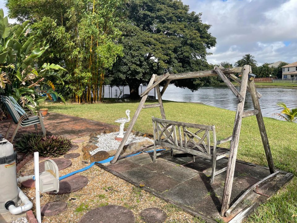 En Venta: $595,000 (4 camas, 2 baños, 2090 Pies cuadrados)