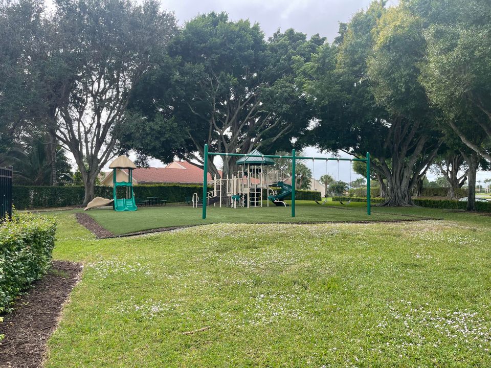 En Venta: $595,000 (4 camas, 2 baños, 2090 Pies cuadrados)