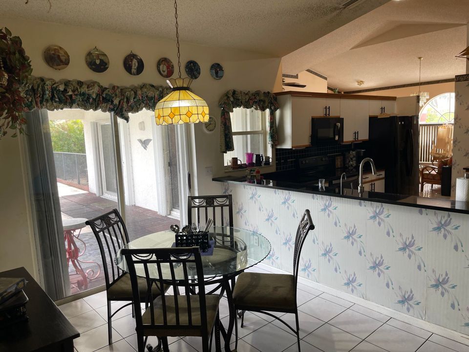 En Venta: $595,000 (4 camas, 2 baños, 2090 Pies cuadrados)