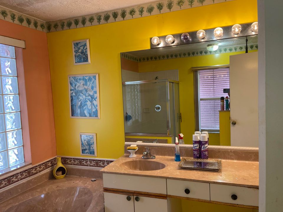 En Venta: $595,000 (4 camas, 2 baños, 2090 Pies cuadrados)