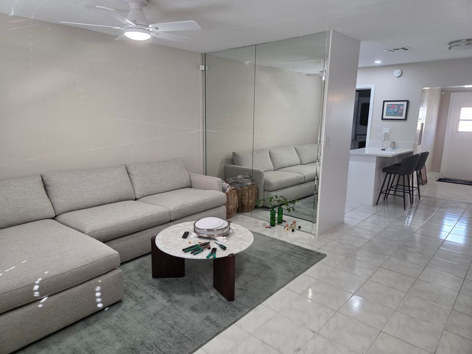 出租: $2,080 (2 贝兹, 2 浴室, 1100 平方英尺)