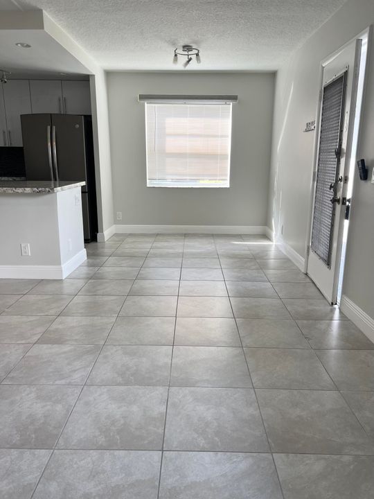 В аренду: $1,875 (2 спален, 2 ванн, 902 Квадратных фут)