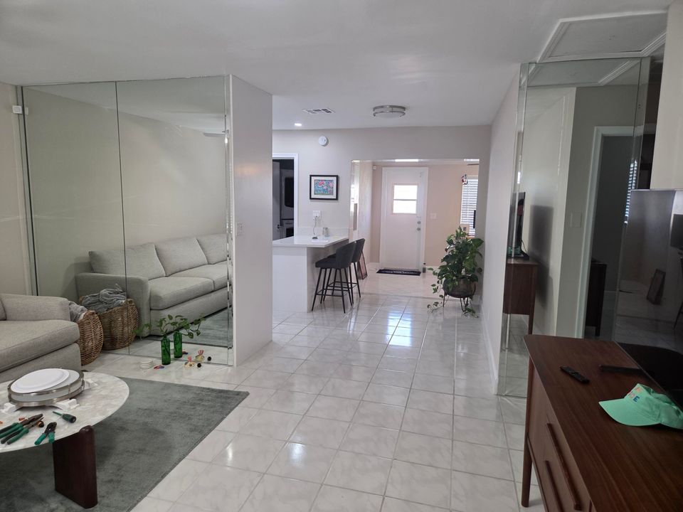 出租: $2,080 (2 贝兹, 2 浴室, 1100 平方英尺)