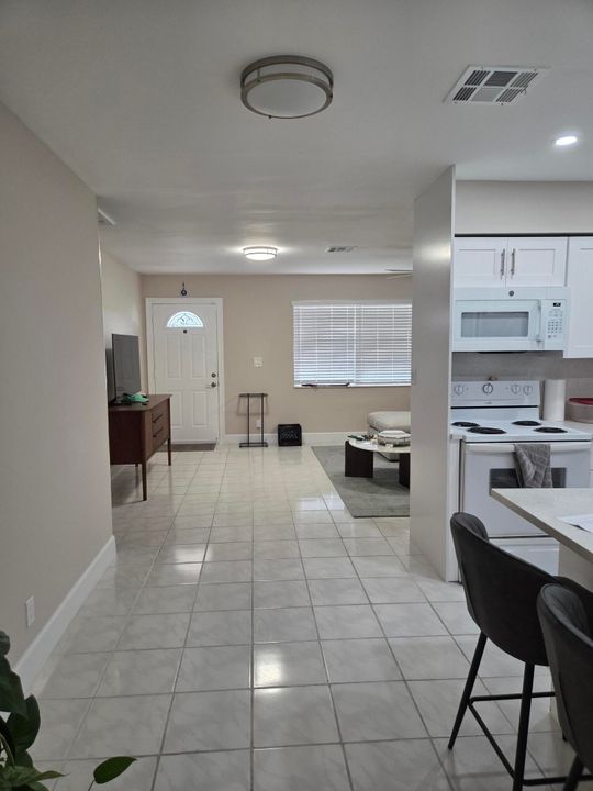 出租: $2,080 (2 贝兹, 2 浴室, 1100 平方英尺)