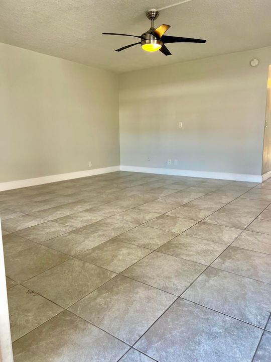 В аренду: $1,875 (2 спален, 2 ванн, 902 Квадратных фут)