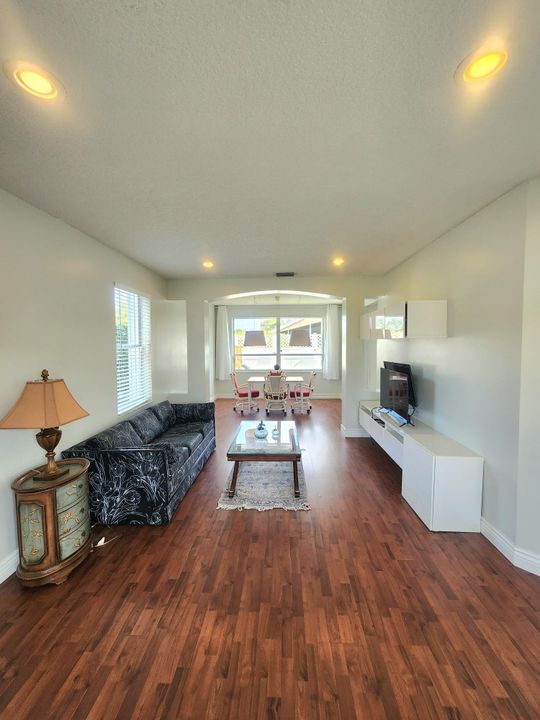 For Rent: $4,500 (4 beds, 2 baths, 2197 Square Feet)