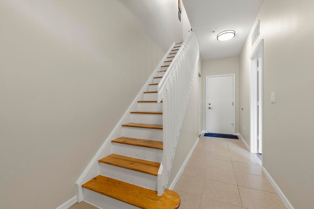 For Sale: $339,900 (3 beds, 3 baths, 1950 Square Feet)