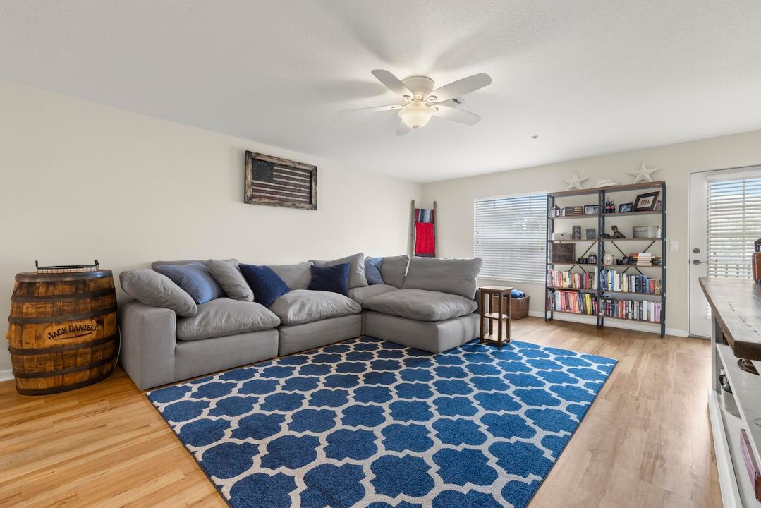 For Sale: $339,900 (3 beds, 3 baths, 1950 Square Feet)