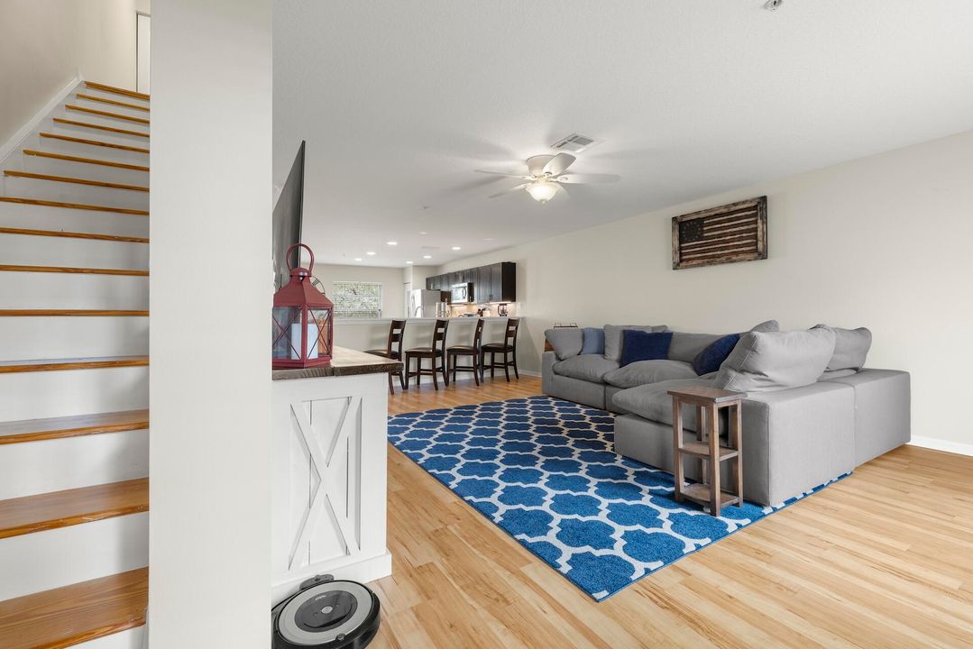 For Sale: $339,900 (3 beds, 3 baths, 1950 Square Feet)