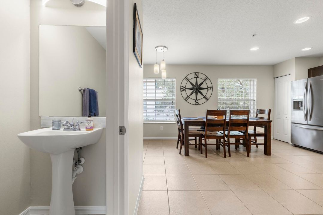 For Sale: $339,900 (3 beds, 3 baths, 1950 Square Feet)