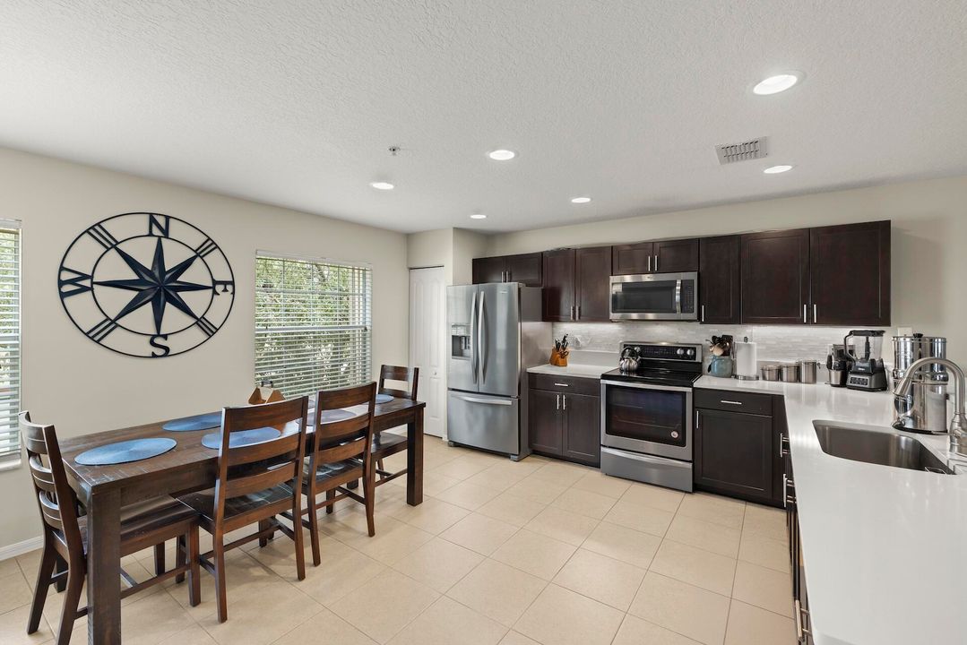 For Sale: $339,900 (3 beds, 3 baths, 1950 Square Feet)