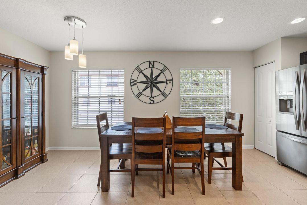 For Sale: $339,900 (3 beds, 3 baths, 1950 Square Feet)