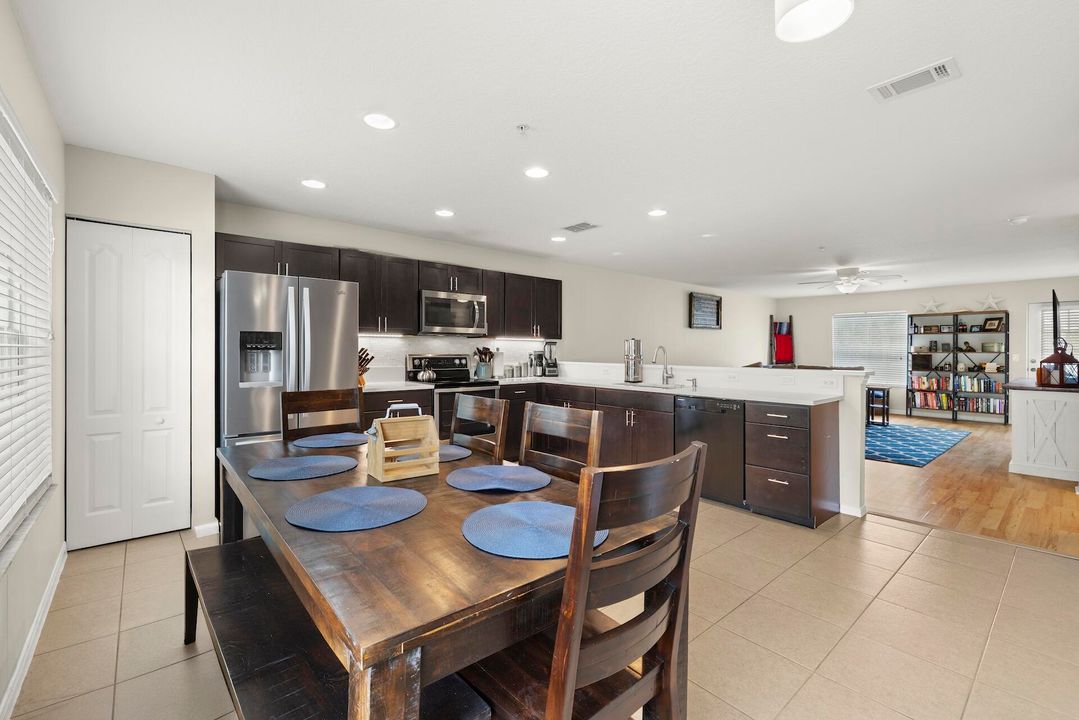 For Sale: $339,900 (3 beds, 3 baths, 1950 Square Feet)