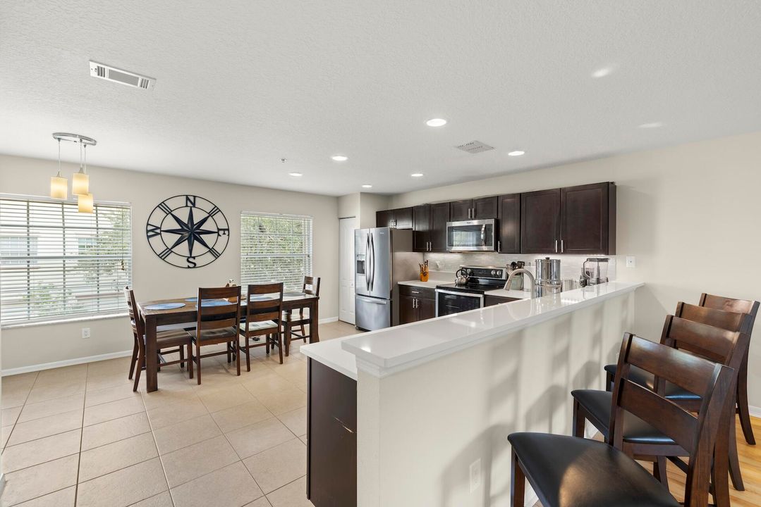 For Sale: $339,900 (3 beds, 3 baths, 1950 Square Feet)