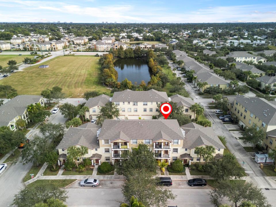 For Sale: $339,900 (3 beds, 3 baths, 1950 Square Feet)