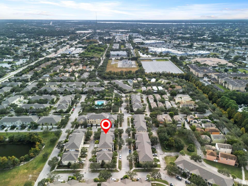 For Sale: $339,900 (3 beds, 3 baths, 1950 Square Feet)