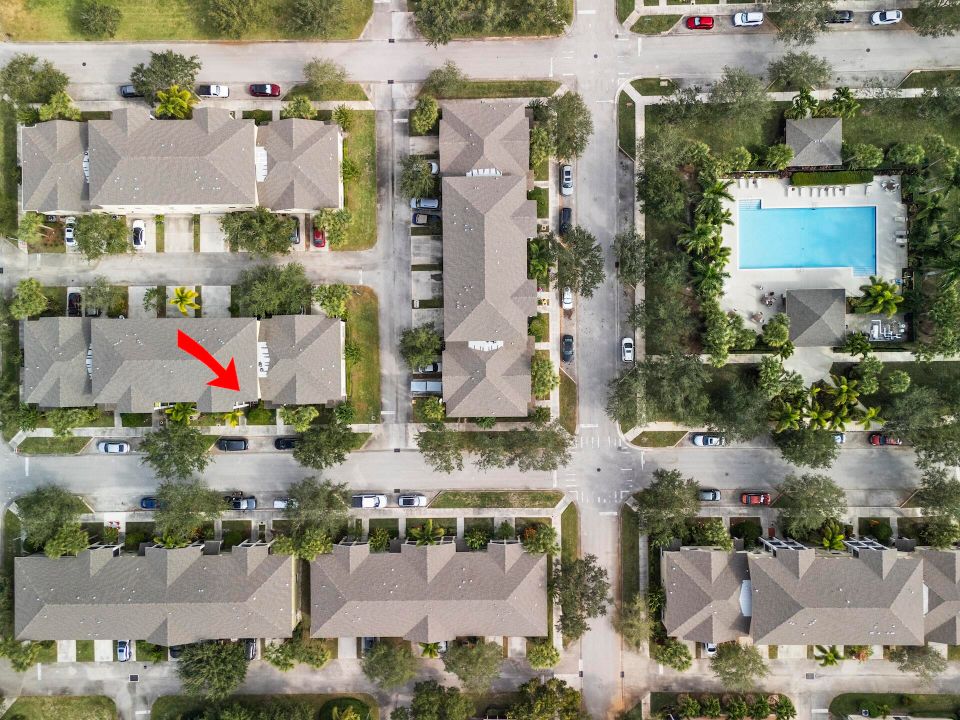 For Sale: $339,900 (3 beds, 3 baths, 1950 Square Feet)