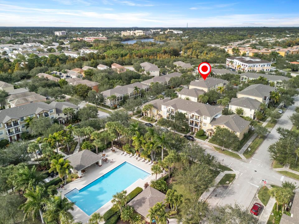 For Sale: $339,900 (3 beds, 3 baths, 1950 Square Feet)