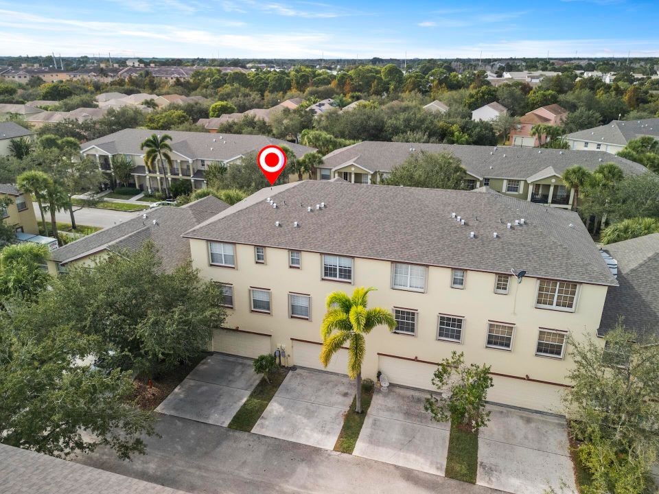 For Sale: $339,900 (3 beds, 3 baths, 1950 Square Feet)